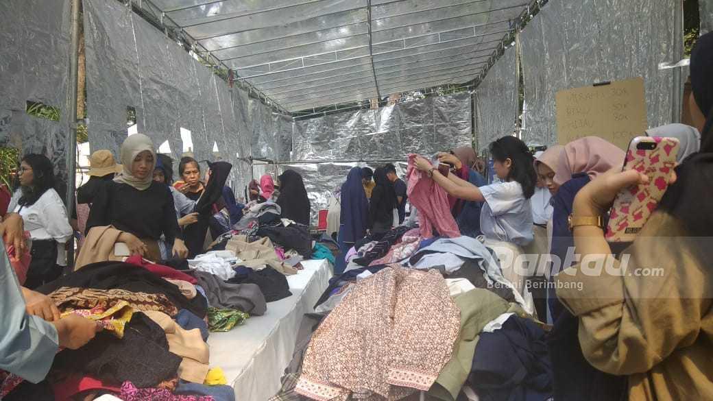 Sadari Sedari, Berawal dari Baju Bekas untuk Pendidikan Indonesia