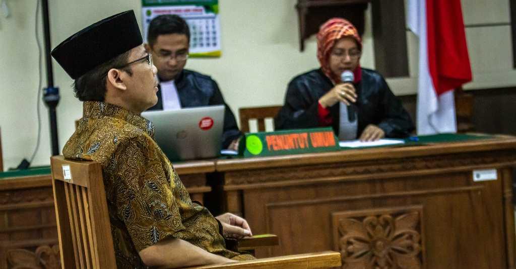 Selain Penjara 8 Tahun, JPU Tuntuk Hak Politik Takur Juga Dicabut