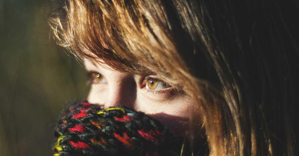 Trik Mengatasi Poni yang Mengganggu Saat Cuca Terik