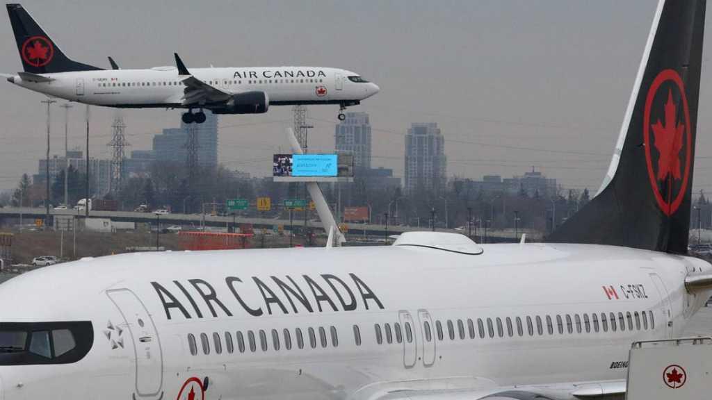 Konyol! Penumpang Air Canada Terbangun saat Pesawat Gelap dan Kosong