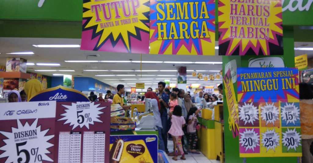 Giant Beri Diskon Jelang Tutup Toko, Pengunjung: Harganya Sama Saja