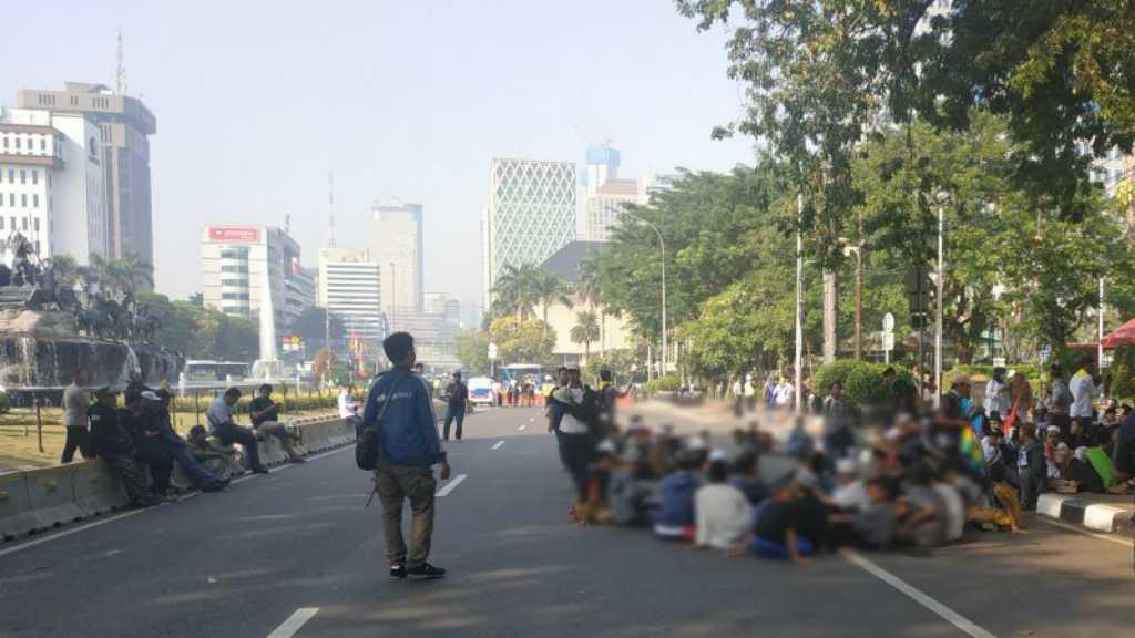 Puluhan Peserta Massa Aksi Kawal MK di Patung Kuda di Bawah Umur