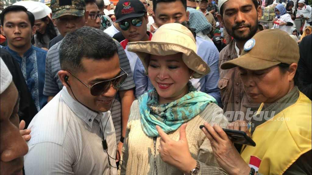 Titiek di Aksi Massa Sekitar MK: Kelewatan Kalau Saya Tidak Mampir
