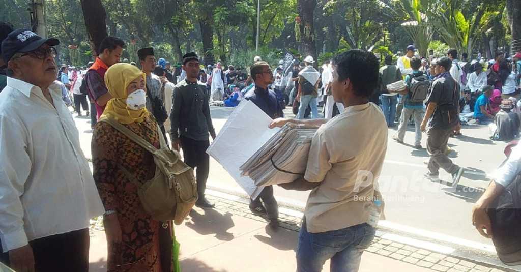 Aksi di Sekitar Kawasan Mahkamah Konstitusi pun Jadi Lahan Bisnis