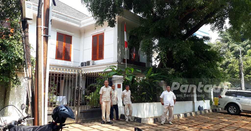 Prabowo-Sandi Nobar Putusan MK, Begini Suasana Rumah Kertanegara