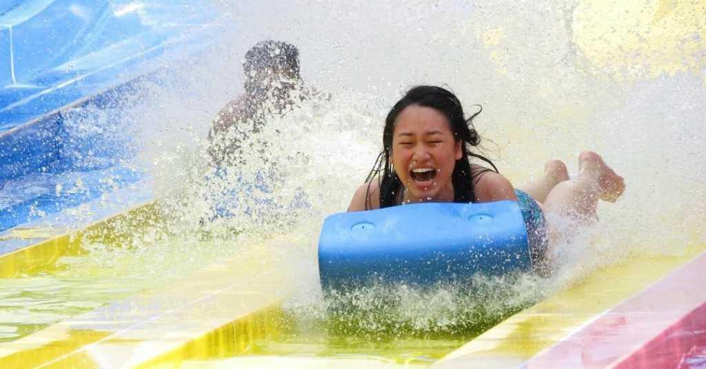 Gokil! Malaysia Bangun Seluncuran Kolam Renang Terpanjang di Dunia