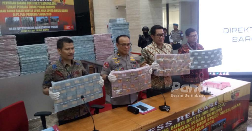 Usut Korupsi Mantan Dirut PLN, Polisi Sita Uang Tunai Ratusan Miliar