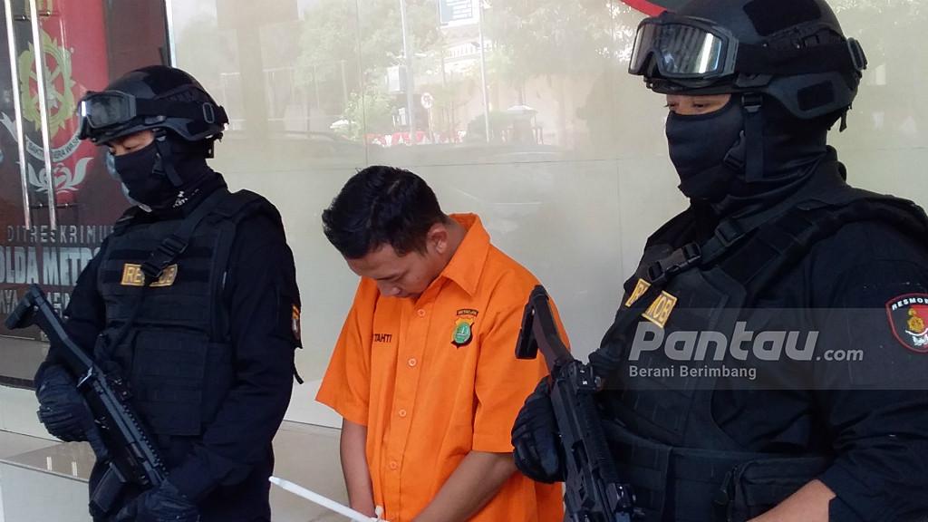 Sopir Taksi Online Pemeras Sempat Tonjok Korban hingga Giginya Patah