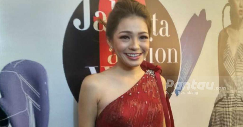 Maya Septha Berbagi Tugas dengan Suami dalam Mengurus Anak