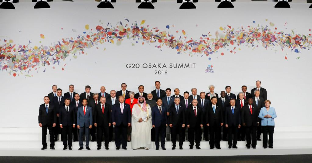 Momen Konyol KTT G20: Jabat Tangan Trudeau Ditolak Bolsonaro