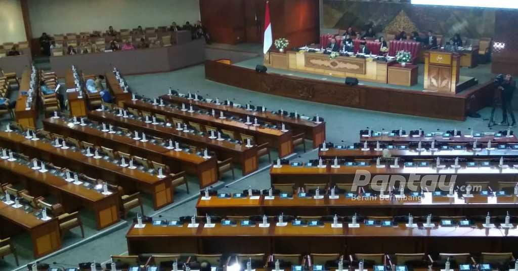 Rapat Paripurna DPR ke-20: Hampir Setengah Anggota DPR Izin Tak Hadir
