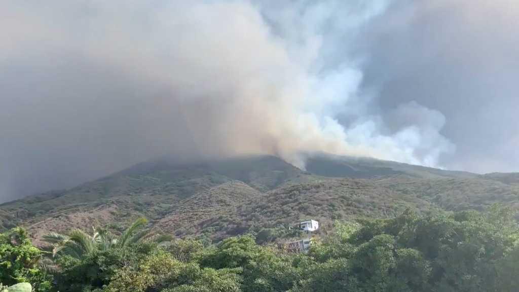 Gunung Stromboli di Italia Meletus, Wisatawan Panik Melarikan Diri