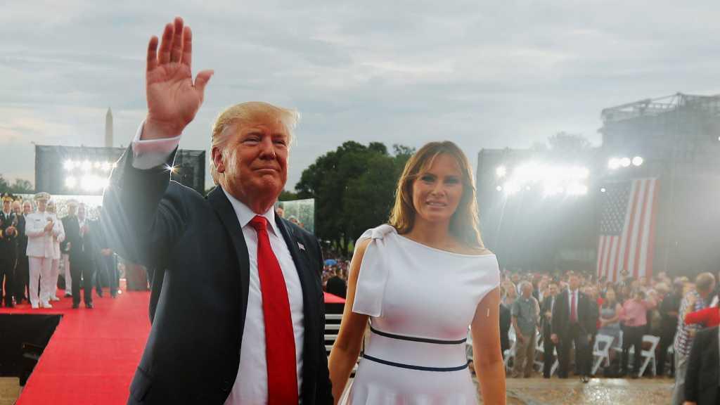 Dress Melania Bikin Heboh: dari Rusia, LGBT hingga Ada Penampakan