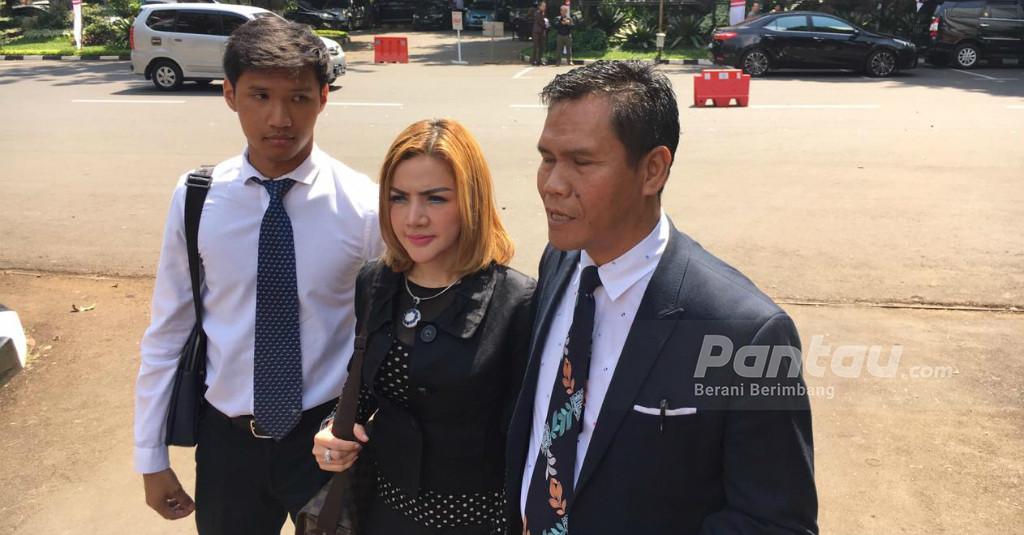 Barbie Kumalasari Bantah Galih Ginanjar Telah Ditahan Polisi