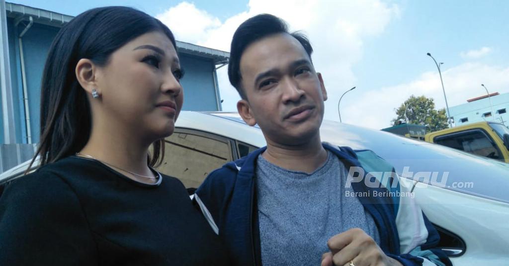 Ruben Onsu dan Sarwendah Menikmati Repotnya Mengurus Dua Anak