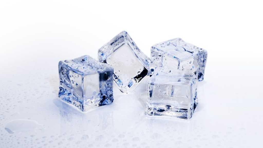 Ternyata Bisa Redakan Nyeri PMS, Ini 5 Manfaat Es Batu untuk Kesehatan