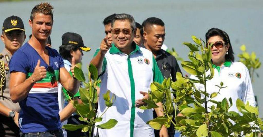 6 Deretan Pesepakbola yang Pernah Berlibur ke Indonesia