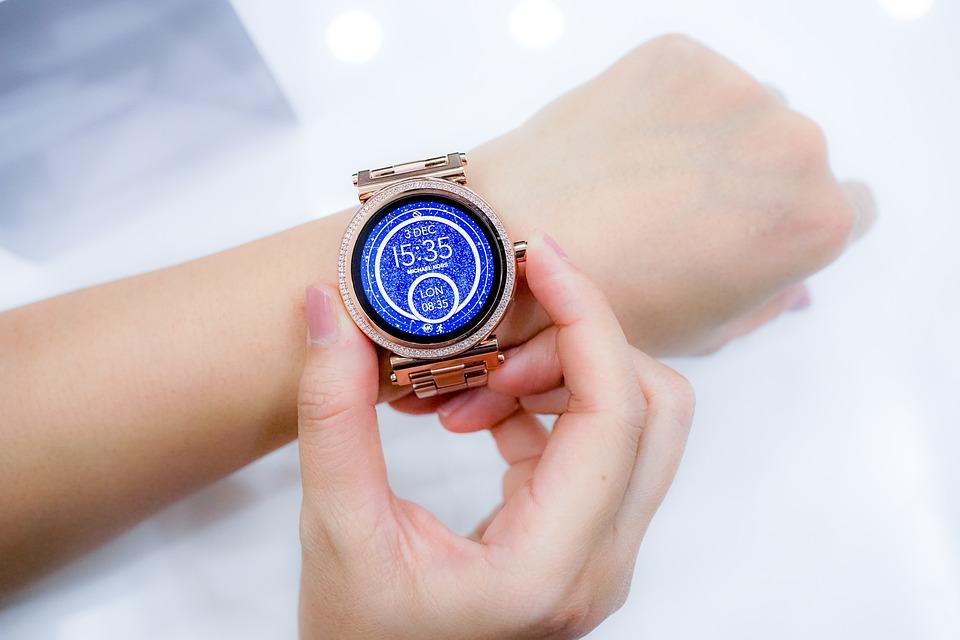 Pasar Smartwatch Menjamur, China Niat Salip Pasar Apple Watch