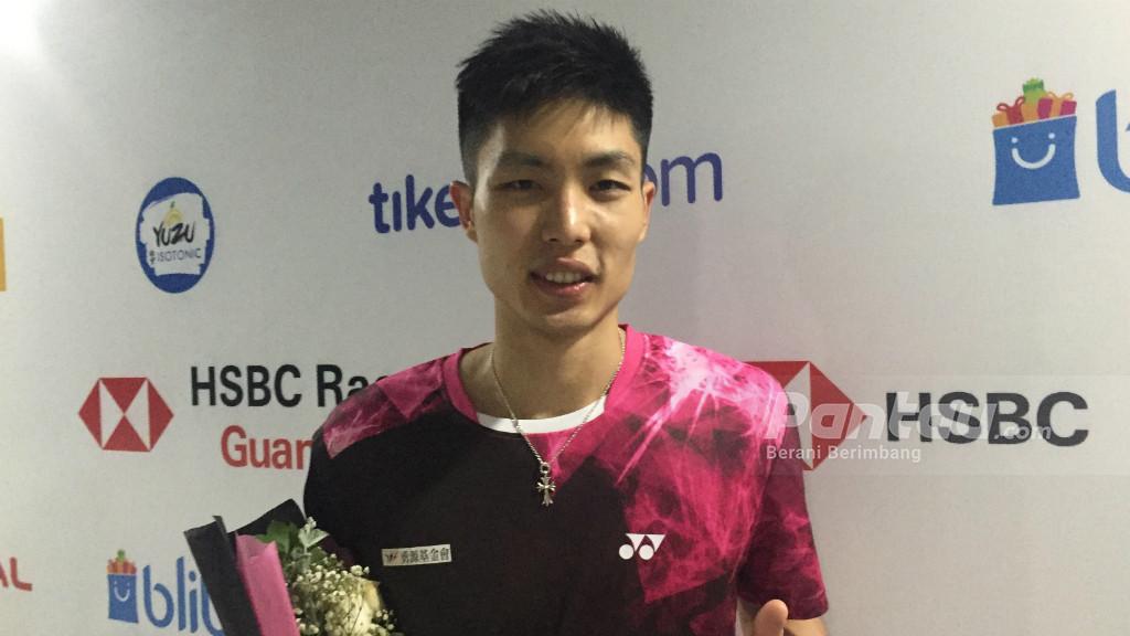 Sebuket Bunga untuk Chou Tien Chen dari Wanita Penderita Kanker