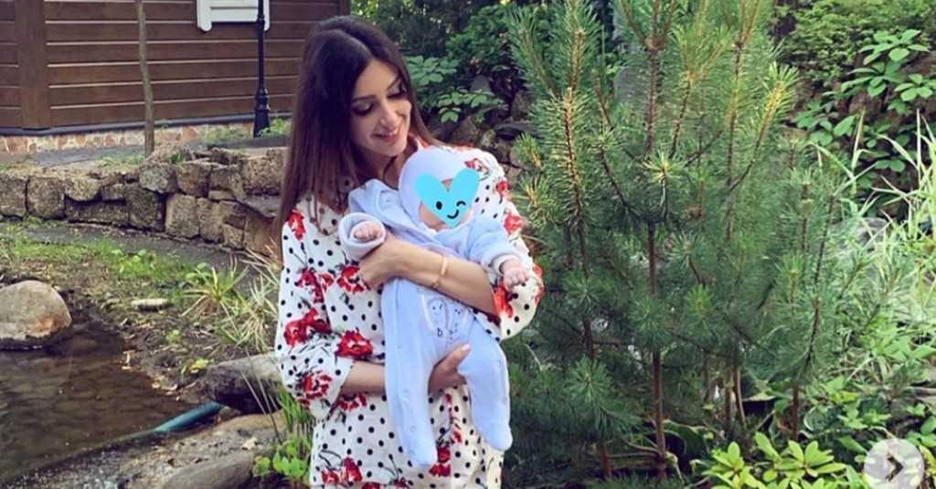 Cerai dengan Mantan Raja Malaysia, Mantan Miss Rusia Unggah Foto Anak