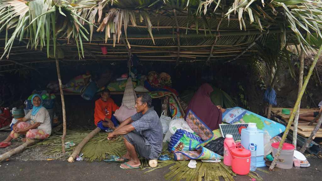 Pengungsi Masih Kekurangan Tenda Pasca Sepekan Gempa Halmahera Selatan