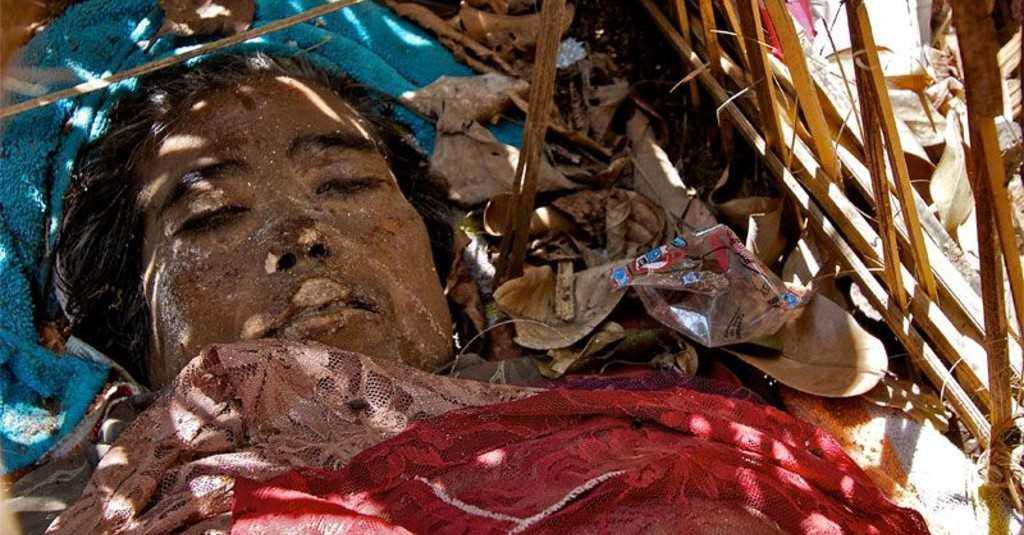 Horor dan Sadis, 5 Cara Pemakaman Paling Aneh di Indonesia