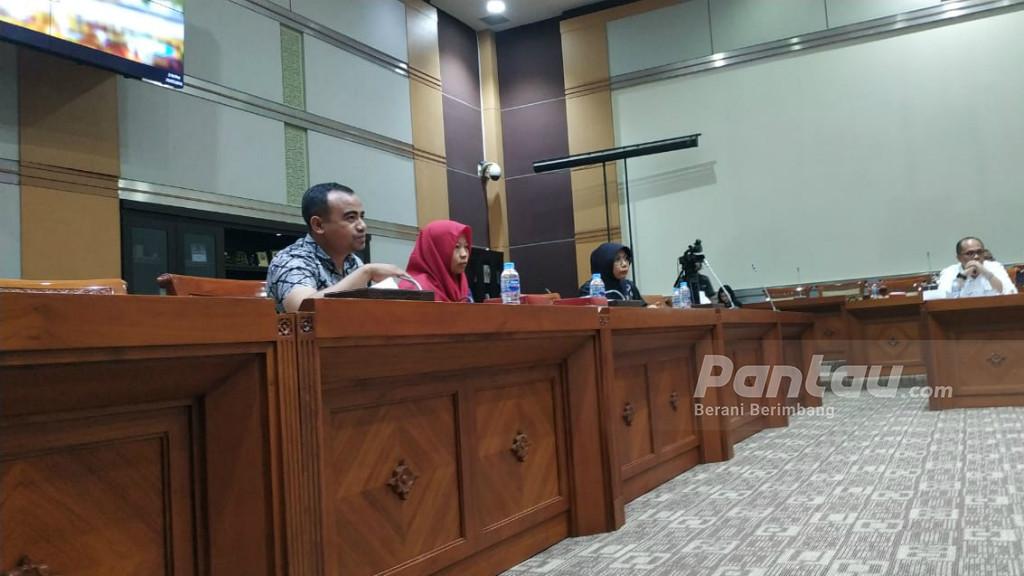 Minta Amnestinya Disetujui, Baiq Nuril Menitikkan Air Mata di DPR