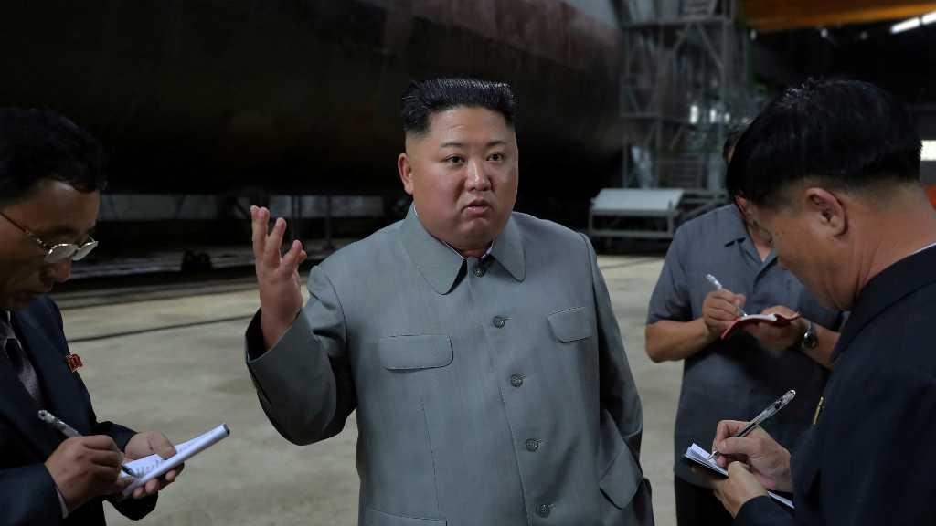 Kim Jong-un Inspeksi Kapal Selam Baru, Sinyal Pengembangan Rudal Balistik?