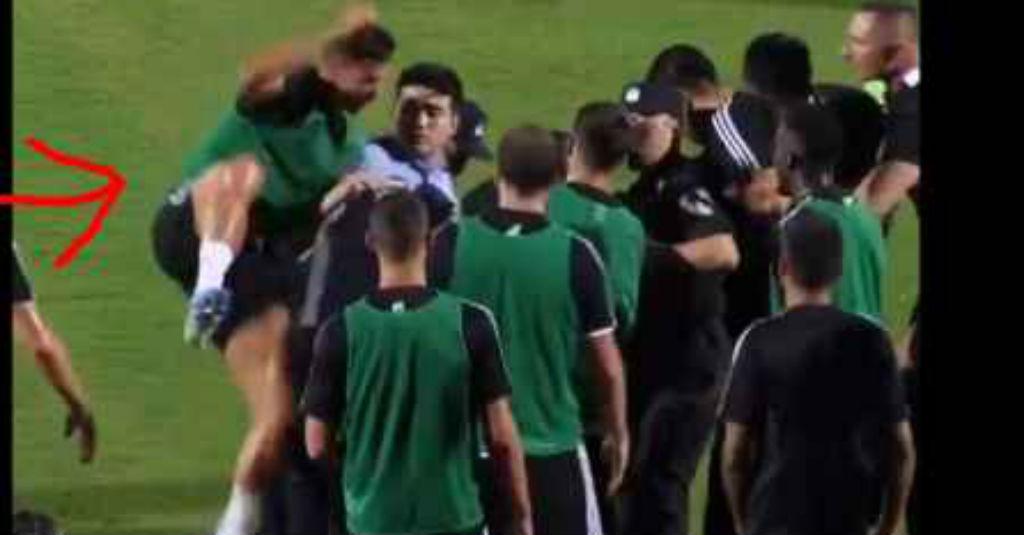 Cara Cristiano Ronaldo Bela Fans dari Kejaran Polisi China