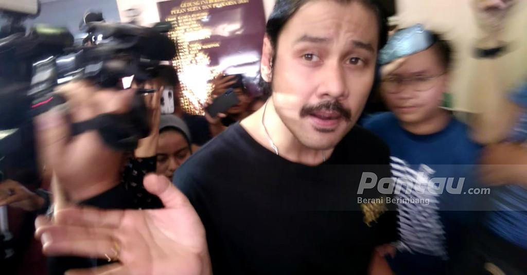 Besuk Jefri Nichol, Chicco Jerikho Pilih Bungkam