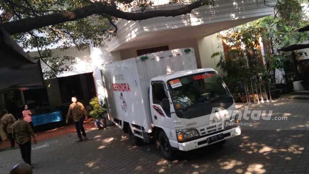 Prabowo Kirim Mobil Box Berisi Hadiah untuk Megawati, Apa Isinya?