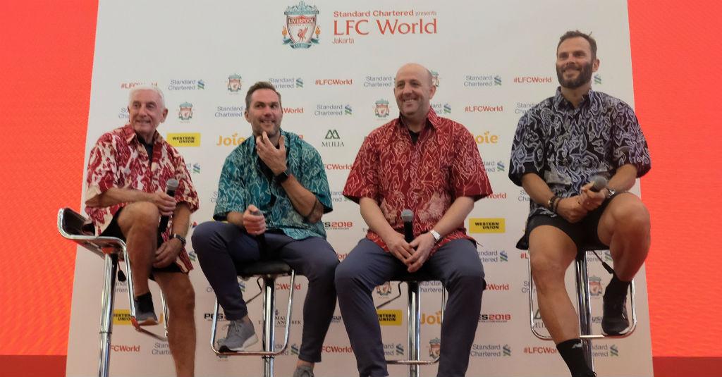 Jadi Tren Fashion, Ini 5 Pesepakbola Dunia yang Pernah Kenakan Batik