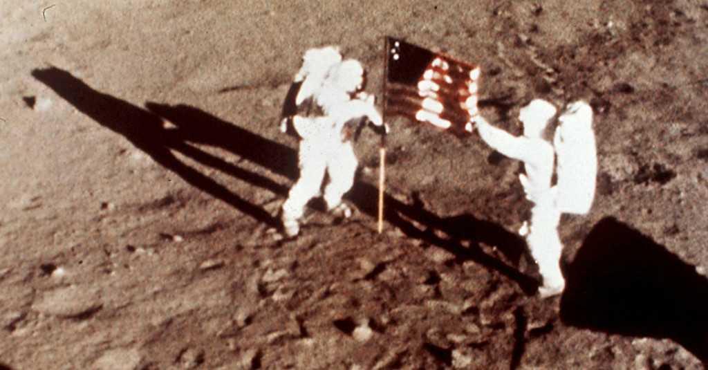 Rekaman Pertama Pendaratan Apollo 11 di Bulan Terjual 2 Juta Dolar AS