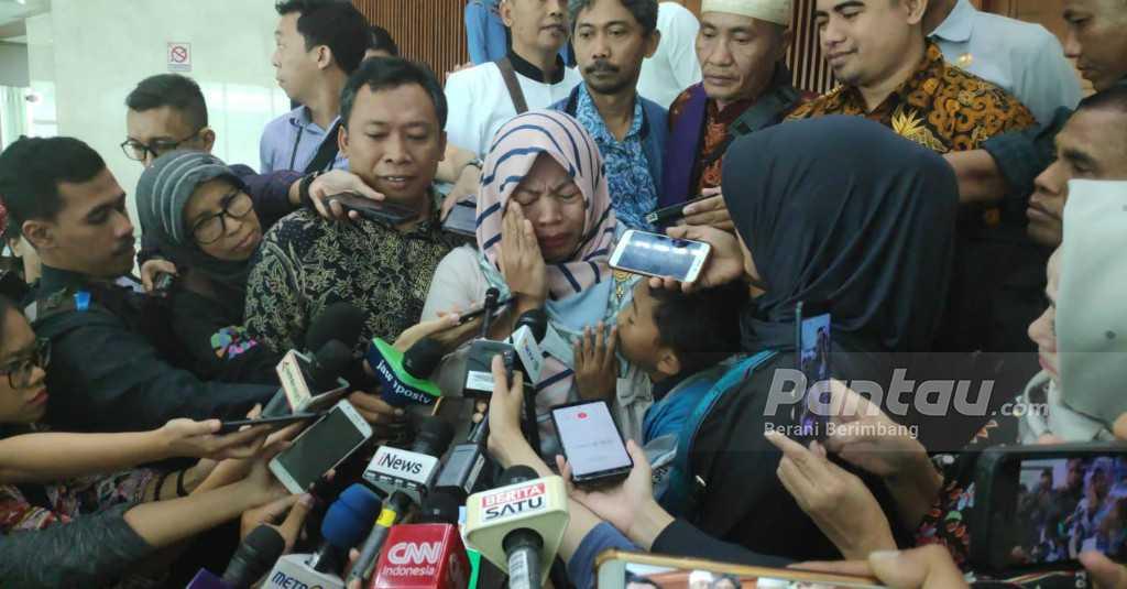 Amnesti Dikabulkan, Baiq Nuril: Jangan Ada yang Seperti Saya Lagi!