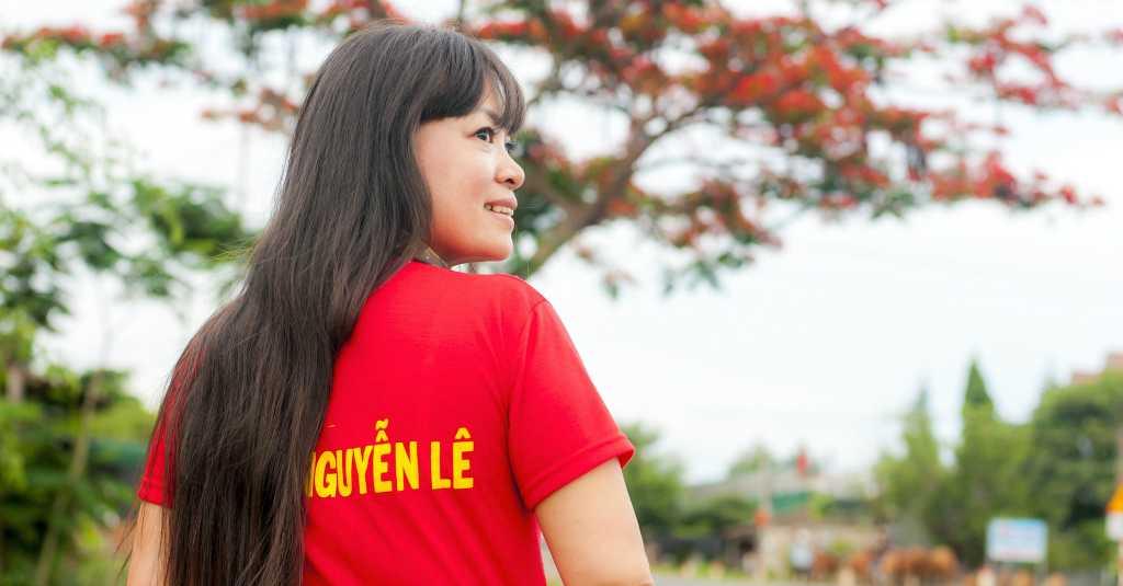 Cuaca Panas Sebaiknya Pakai Pakaian Berwarna Gelap atau Terang?