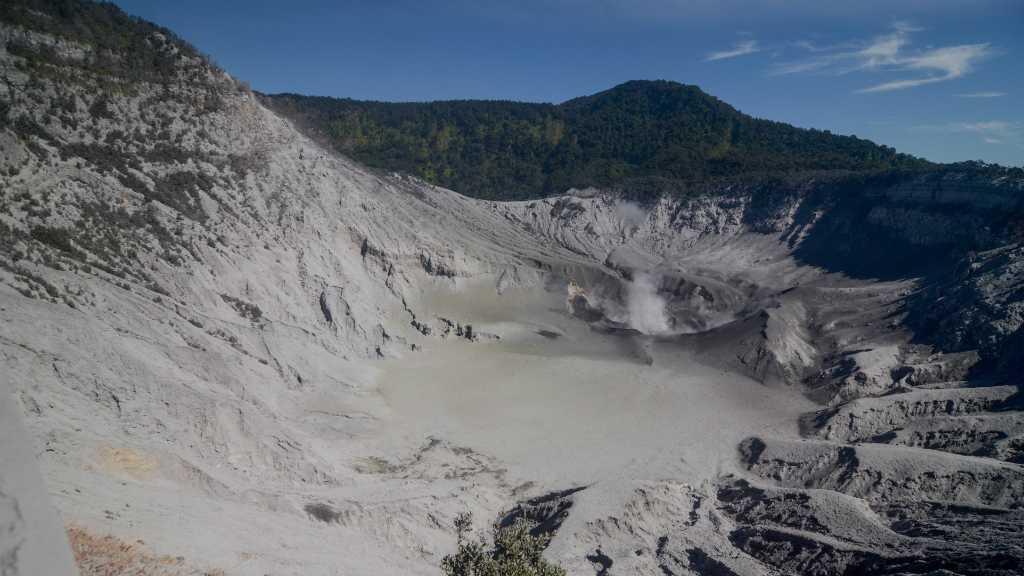 Meski Status Normal, BPBD Tetap Larang Warga Dekati Kawah Tangkuban Perahu