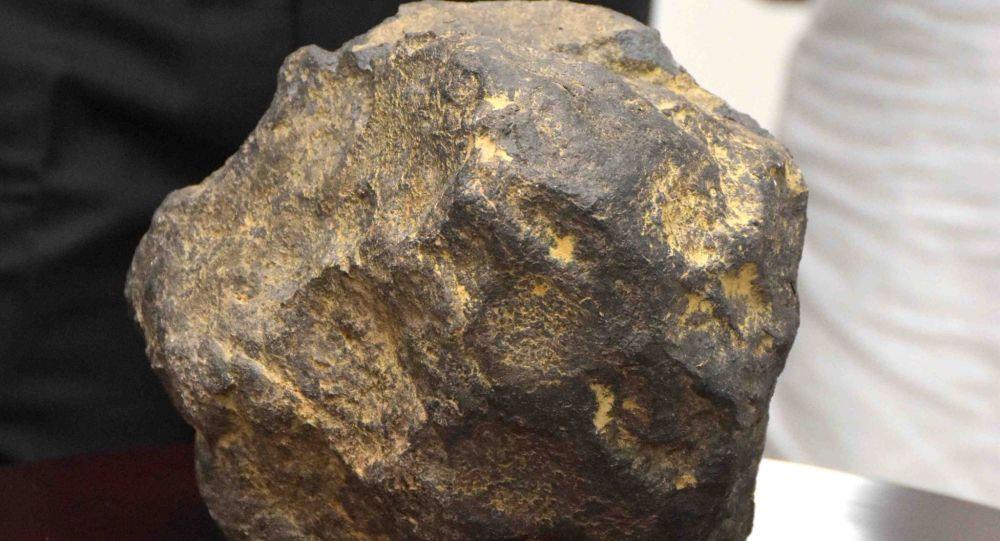 Meteor Seukuran Bola Hantam Ladang Padi di India, Warga Sebut Magis