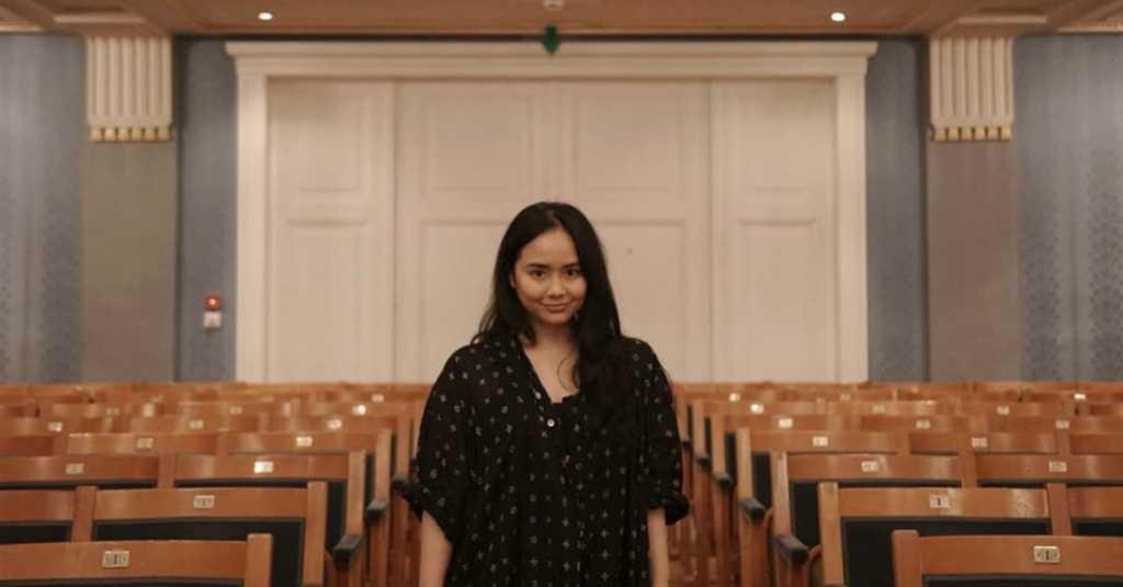 Jadi Guru, Gita Gutawa Rajin Buka Kamus Besar Bahasa Indonesia