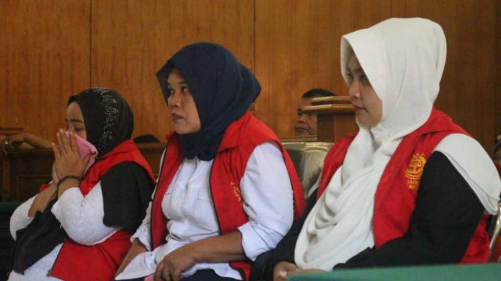 Tiga Emak-emak Pelaku Kampanye Hitam ke Jokowi Divonis 6 Bulan Bui