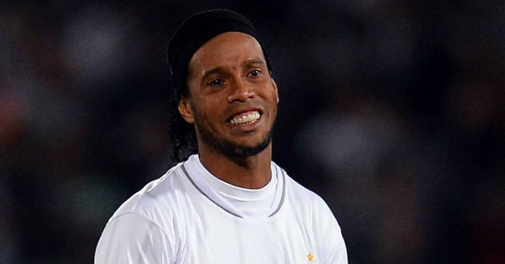 Tak Bisa ke Luar Negeri, Ronaldinho Terlilit Masalah Keuangan