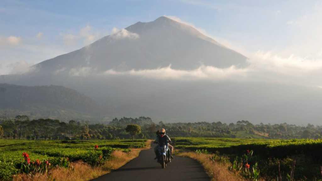 Gunung Kerinci Erupsi, Badan Geologi Imbau Warga Jauhi Kawah Radius 3 Km