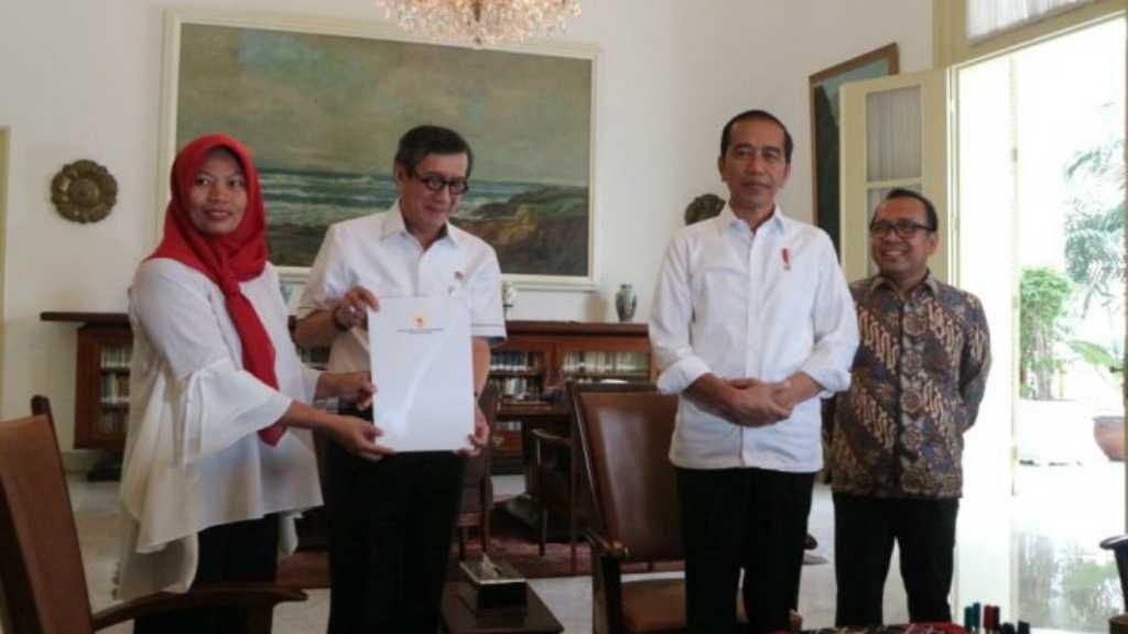 Baiq Nuril Bertemu Presiden Jokowi di Istana Bogor, Terima Keppres Amnesti