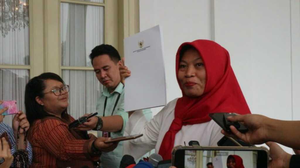 Potret Kebahagiaan Baiq Nuril Usai Terima Salinan Keppres Amnesti