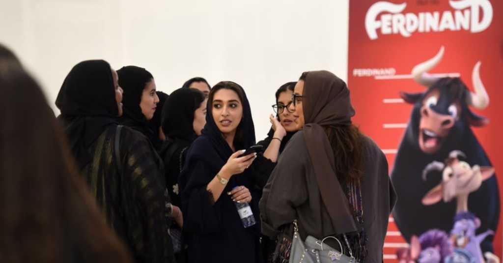 Saudi Longgarkan Aturan Perempuan Bepergian Tanpa Pengawalan Laki-laki