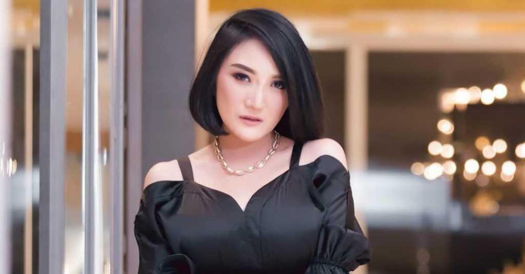 Kurangi Polusi, Kiki Amalia Sering Gunakan MRT
