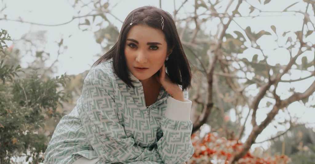 Bikin Rileks, Kiki Amalia Tak Bisa Lepas dari Minyak Kayu Putih