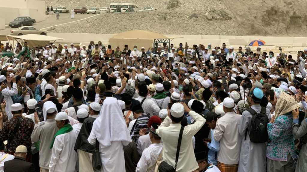 Masya Allah, Gerimis Sempat Basahi Mekah Iringi Kepergian Mbah Moen