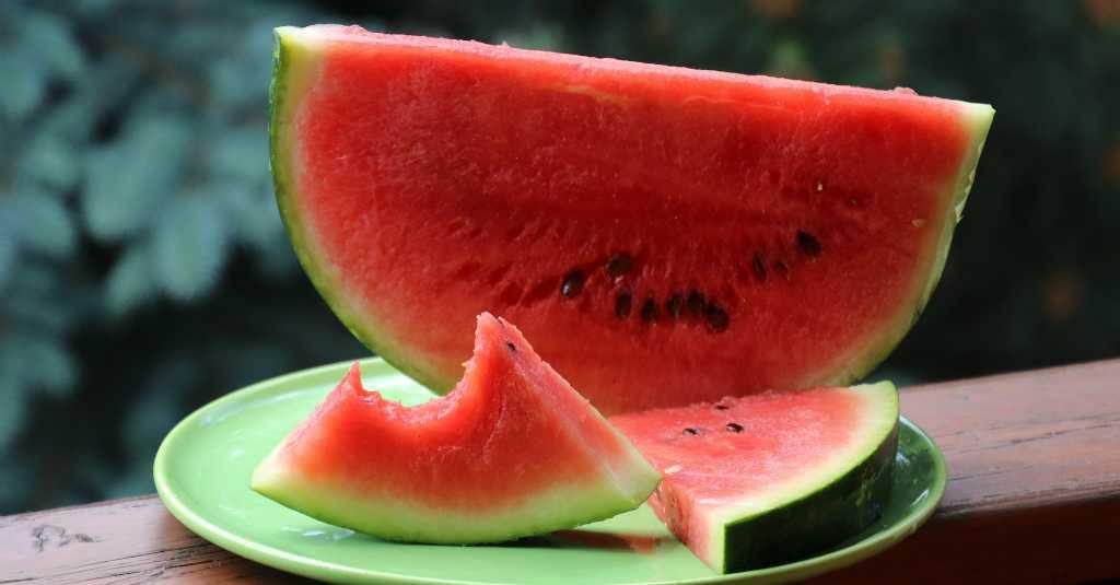 Ini 5 Alasan Kenapa Ibu Hamil Harus Makan Semangka