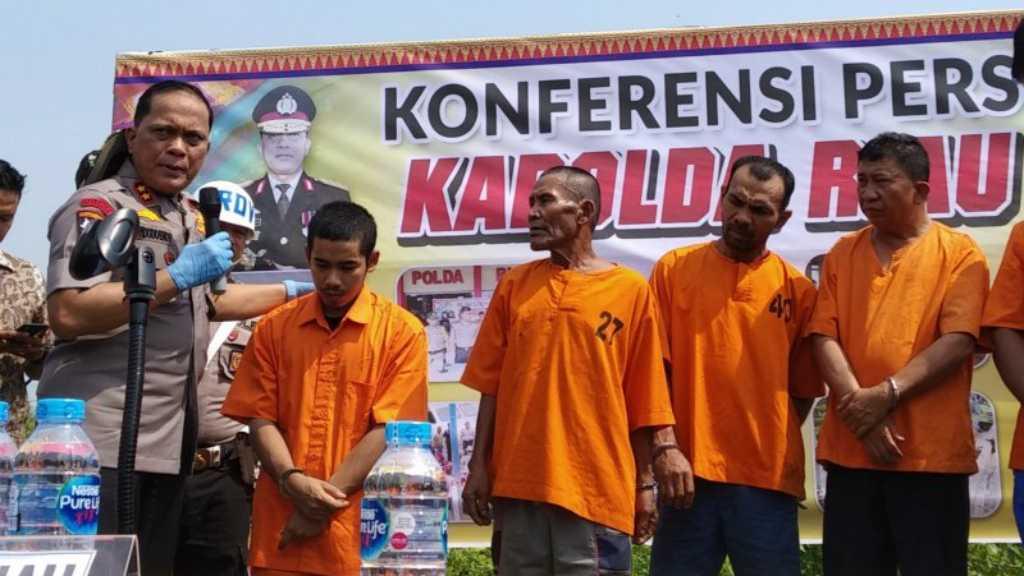 Polisi Tetapkan Tersangka Karhutla, 4 Hari Usai Jokowi Ancam Copot Jenderal
