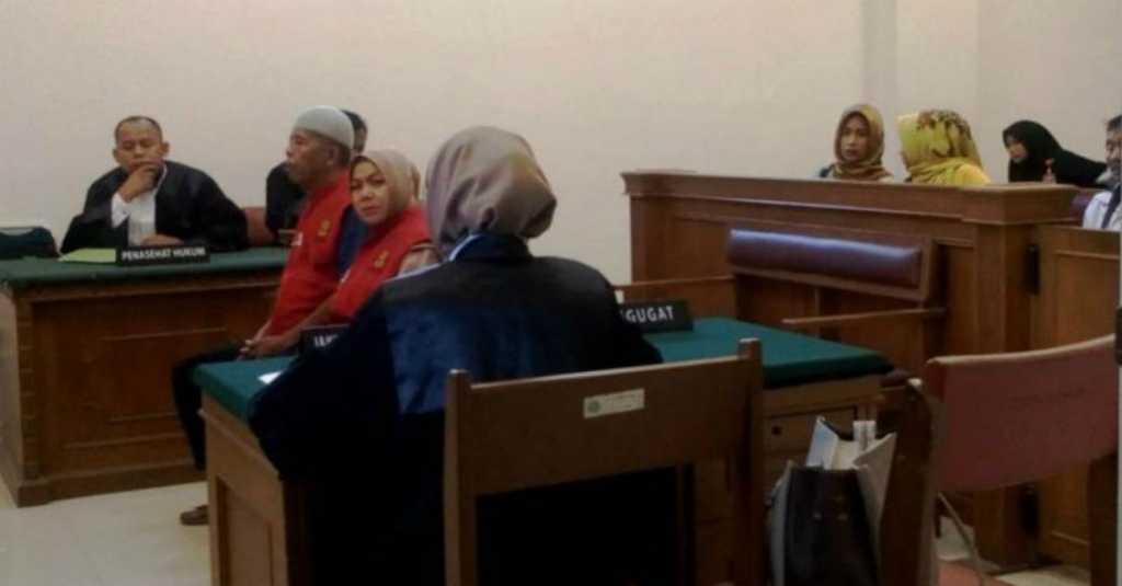 Pasutri Penjual Sate Padang Berdaging Babi Dituntut 3 Tahun Penjara